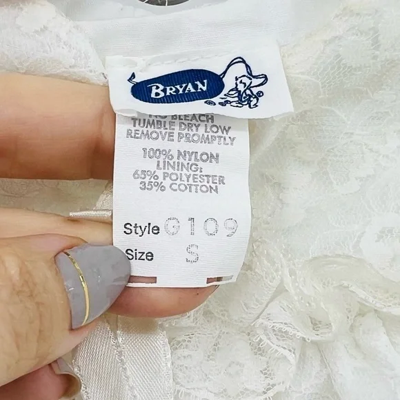 Bryan Vintage Baby Girl Lace Button Back White Lace Dress Size Small.. - Picture 3 of 7